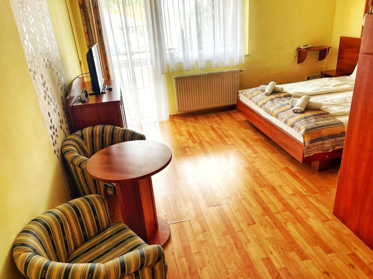 Alkotmany Vendeghaz Hotel Sarvar Exterior photo