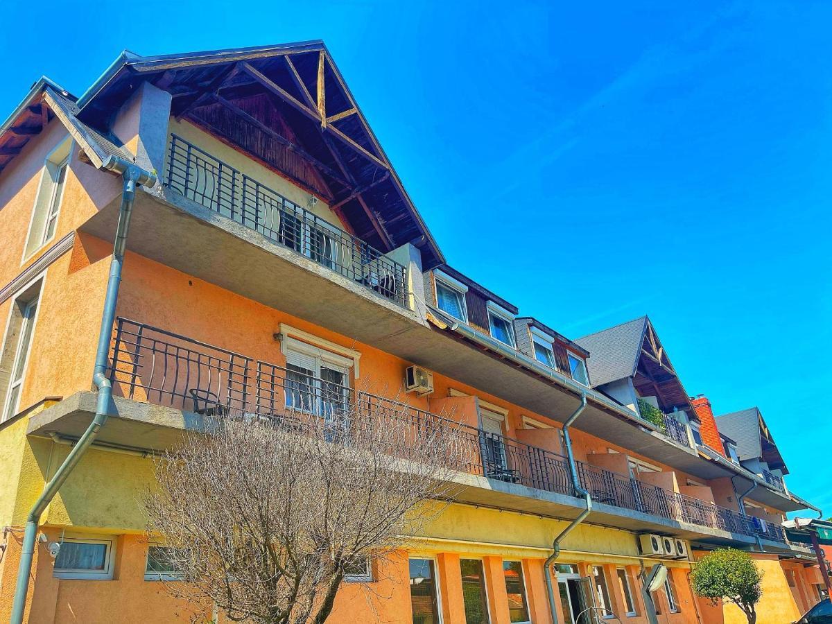 Alkotmany Vendeghaz Hotel Sarvar Exterior photo